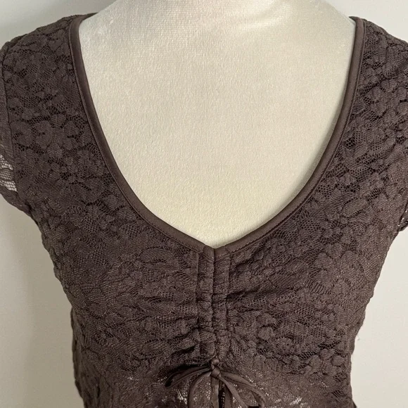 Elegant Lace V-Neck Blouse in Deep Brown - Picture 3 of 8